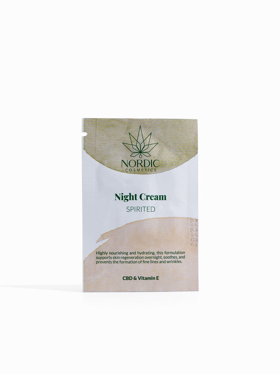 Nachtcreme von Nordic Cosmetics auf weißem Hintergrund