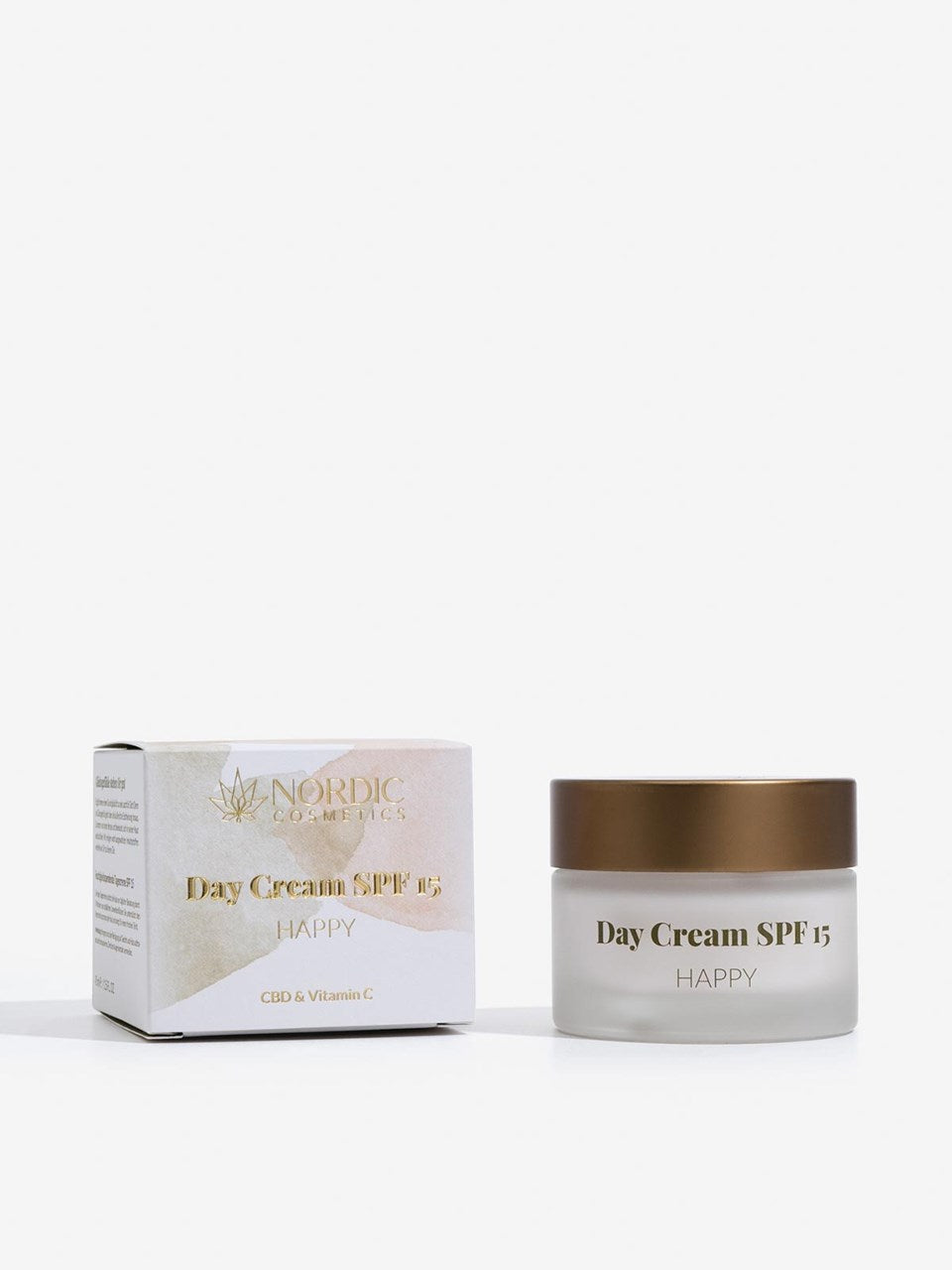 Tagescreme von Nordic Cosmetics mit Verpackung auf einem weißem Hintergrund