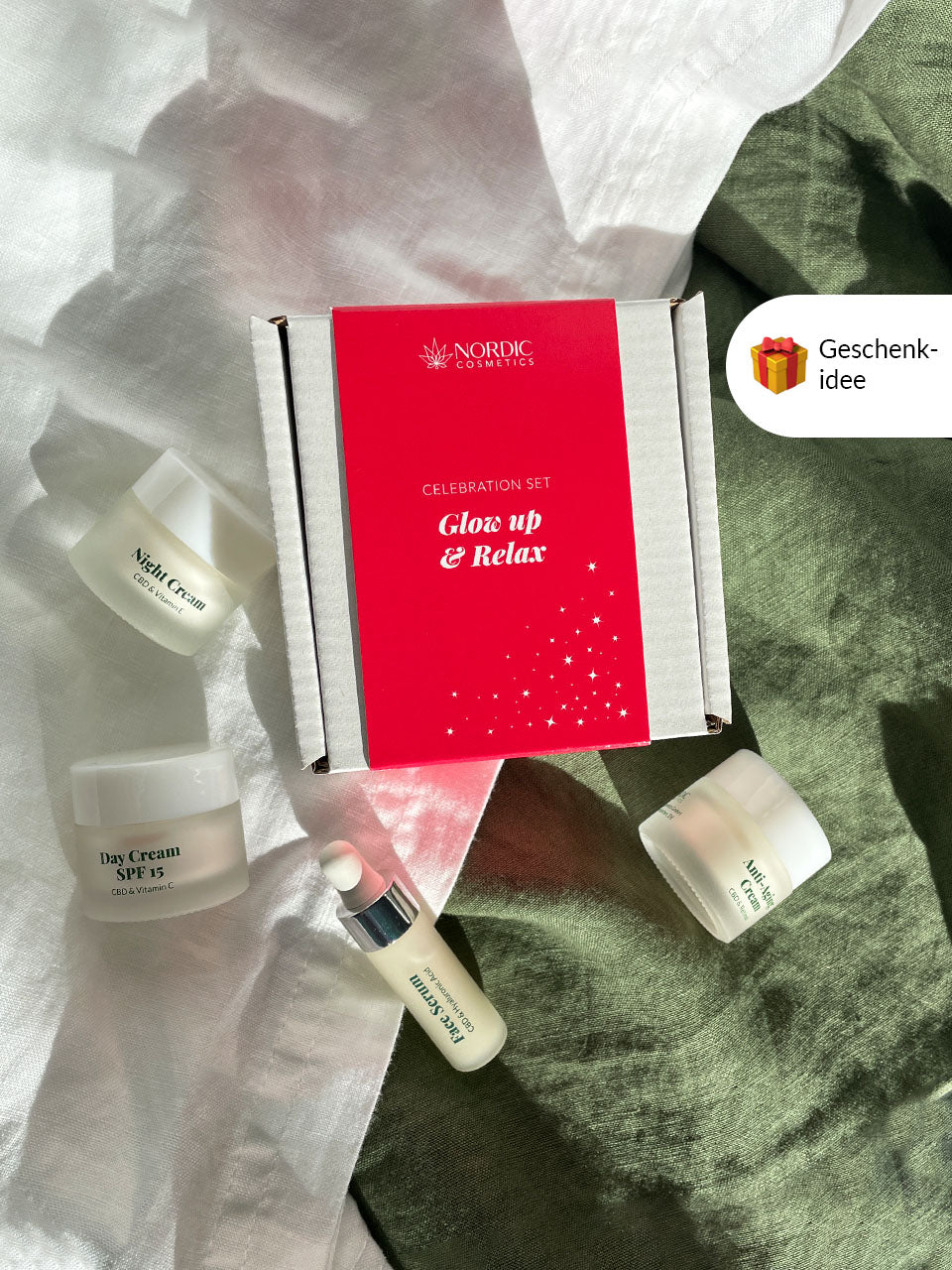 Geschenkidee von Nordic Cosmetics, bestehend aus einer Nachtcreme, einer Tagescreme, einem Gesichtsserum und einer Anti-Aging-Creme.